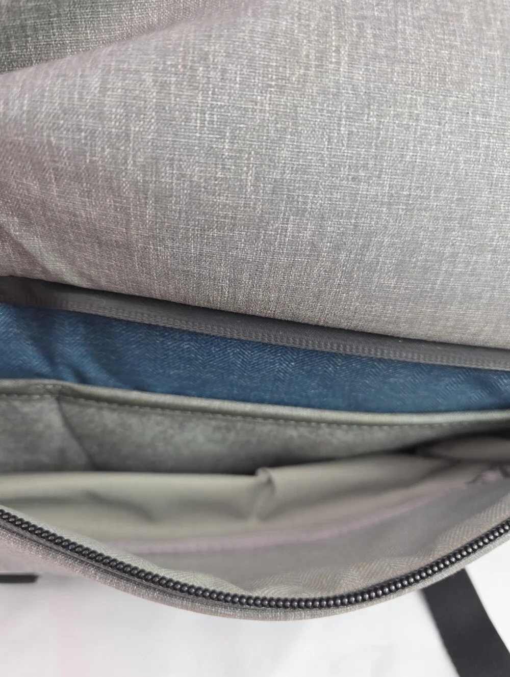 Peak Design Everyday Sling 10L V1 Ash Gray Camera Bag w/ Dividers